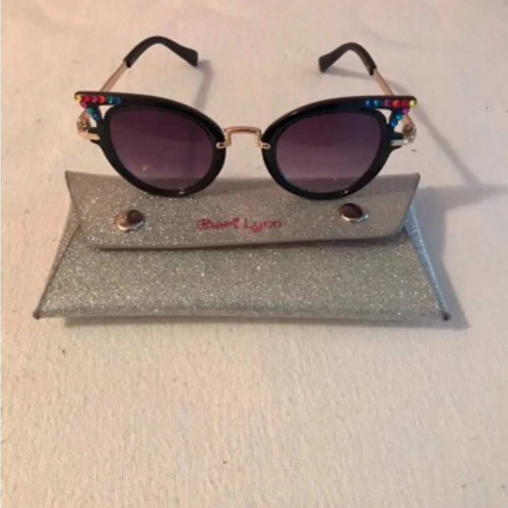 BARY LYNN, GIRLS CAT-EYE SUNGLASSES.